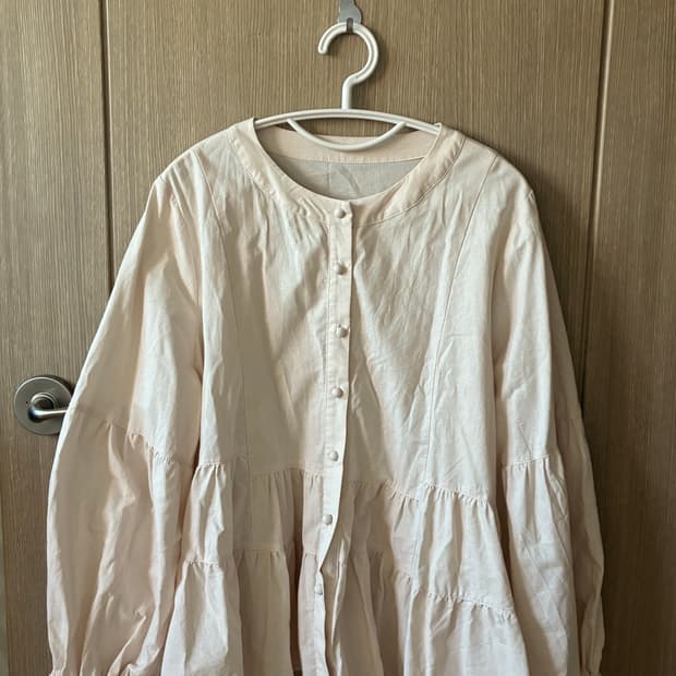 라운드 퍼프 셔링 긴팔 블라우스 (오트밀)