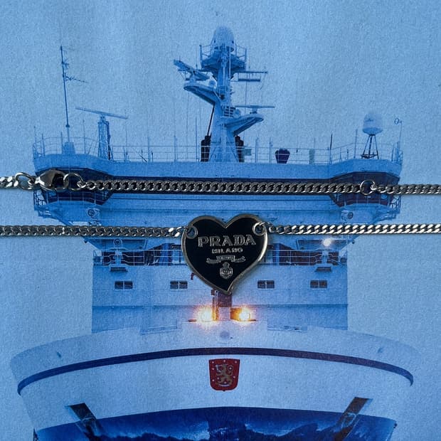 프라다 블랙하트 플레이트 업사이클링 실버 양고리 목걸이