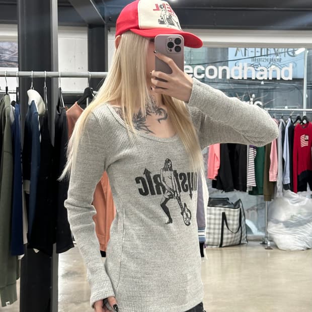 히스테릭글래머 히스기타걸 프린팅 U넥 긴팔 슬리브 그레이