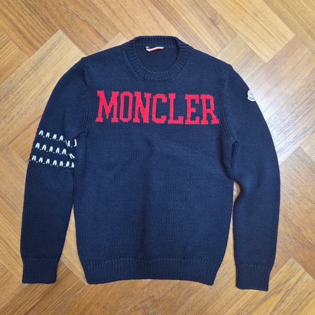 몽클레어 네이비 로고 니트