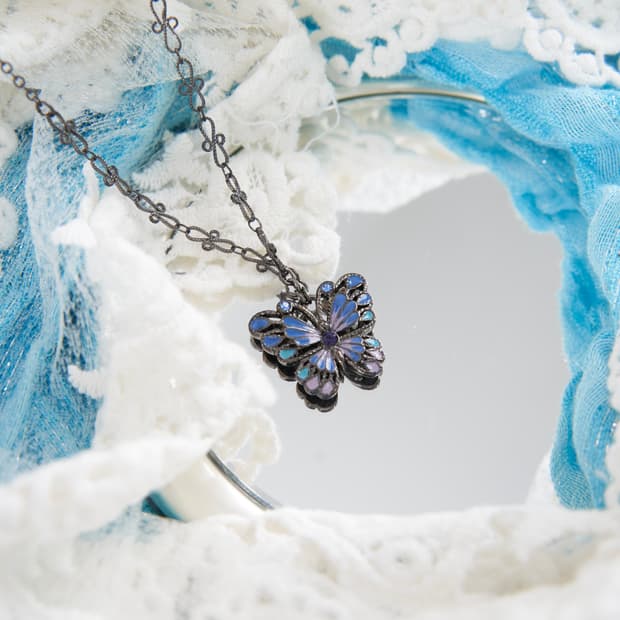 Anna sui 블루 에메랄드 버터플라이 목걸이