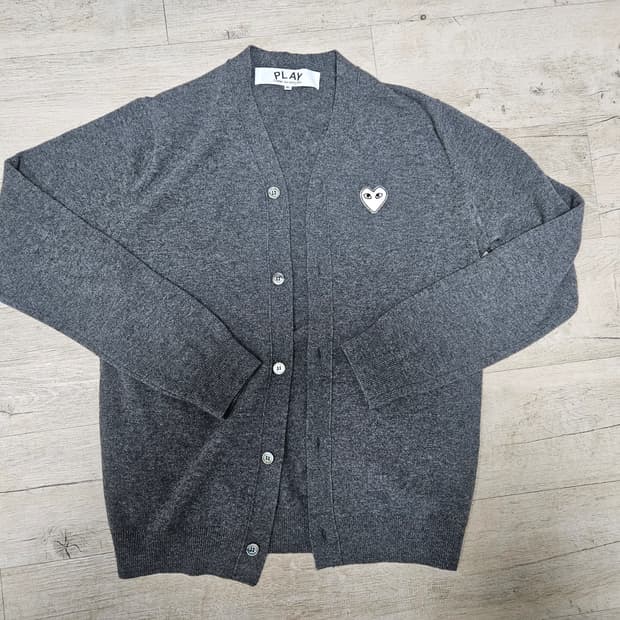 꼼데가르송 플레이 화이트 하트 다크 그레이 가디건 XL