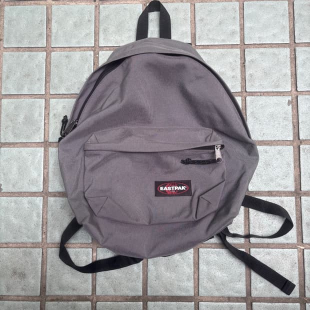 이스트팩 백팩 그레이