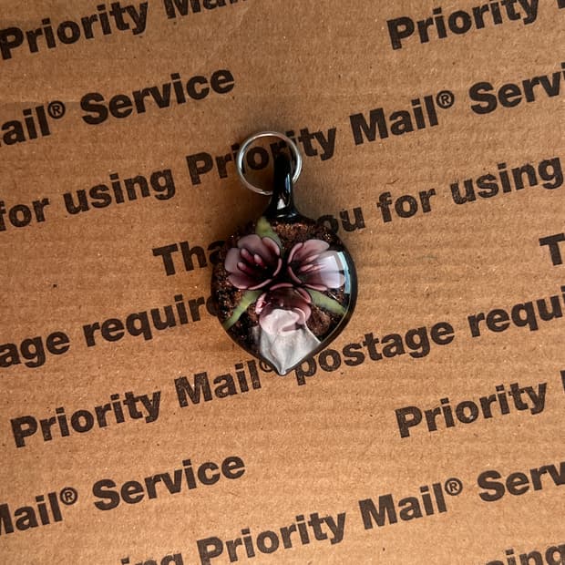 90s vtg Glass Flower Heart Keyring