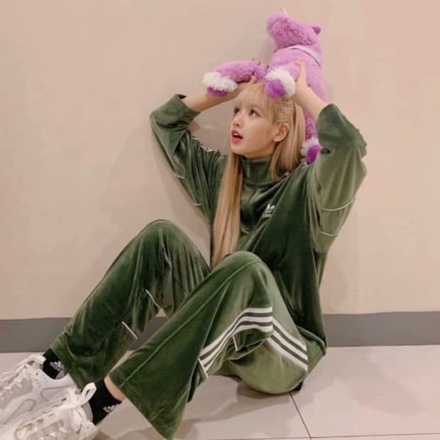 [Adidas] 아디다스 희귀 블랙핑크 제니 리사 벨벳 벨루어 져지 트랙