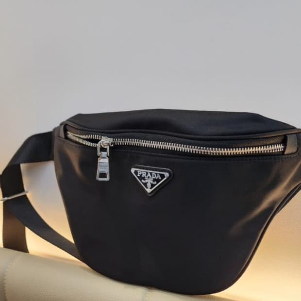 프라다뷰티  힙색 벨트백