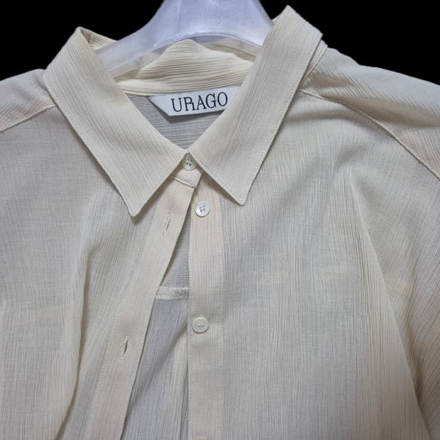유라고 URAGO 라이트베이지 셔츠