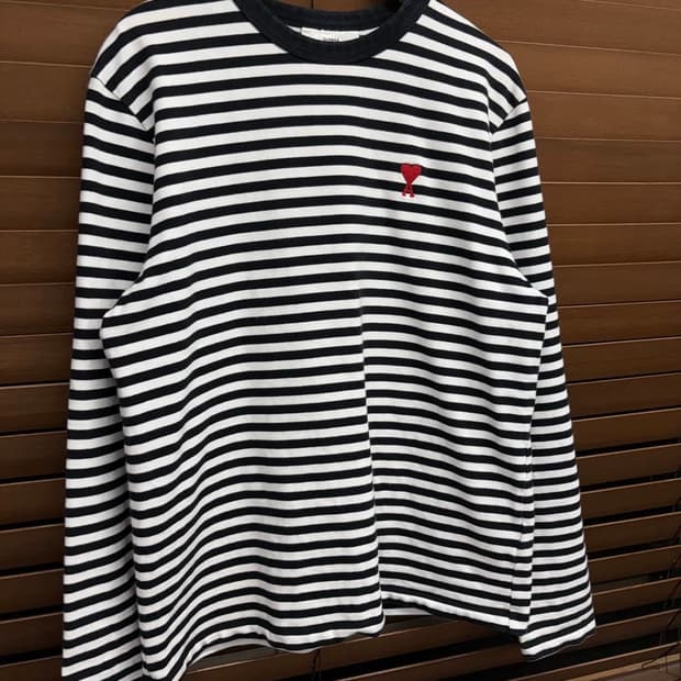 Ami 아미 스몰 하트 로고 스트라이프 롱슬리브