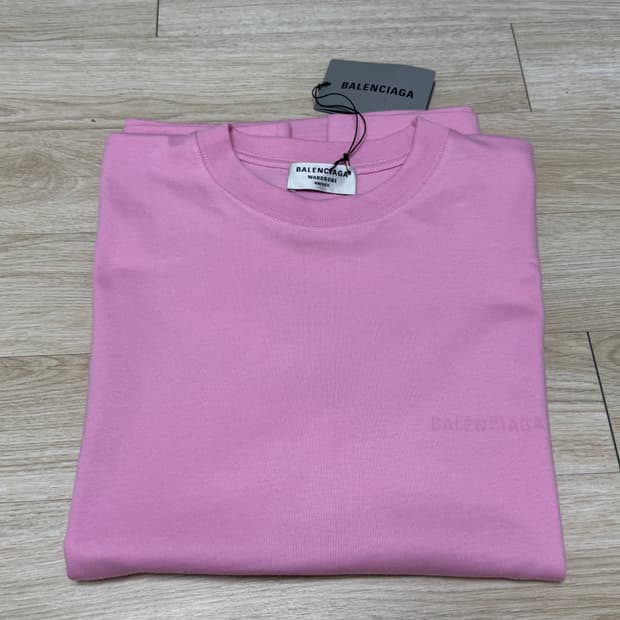 발렌시아가 티셔츠