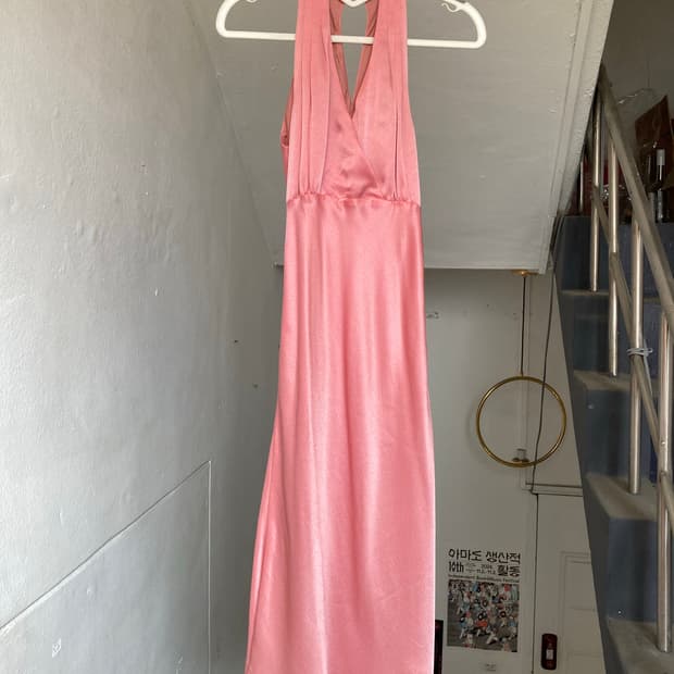 핑크 홀터넥 퀸카 드레스