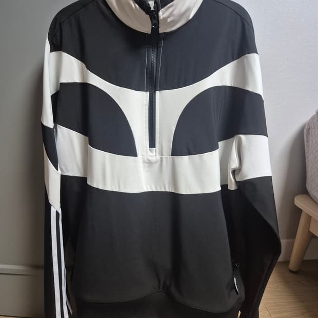 팔라스 아디다스 반집업 판매합니다