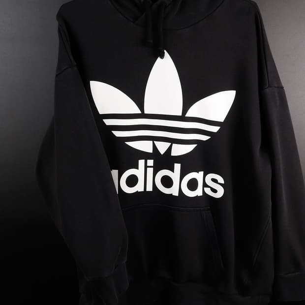 아디다스 검정 불꽃 후드티