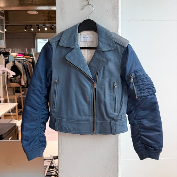 산드로 블루 하이브리드 고트레더 자켓