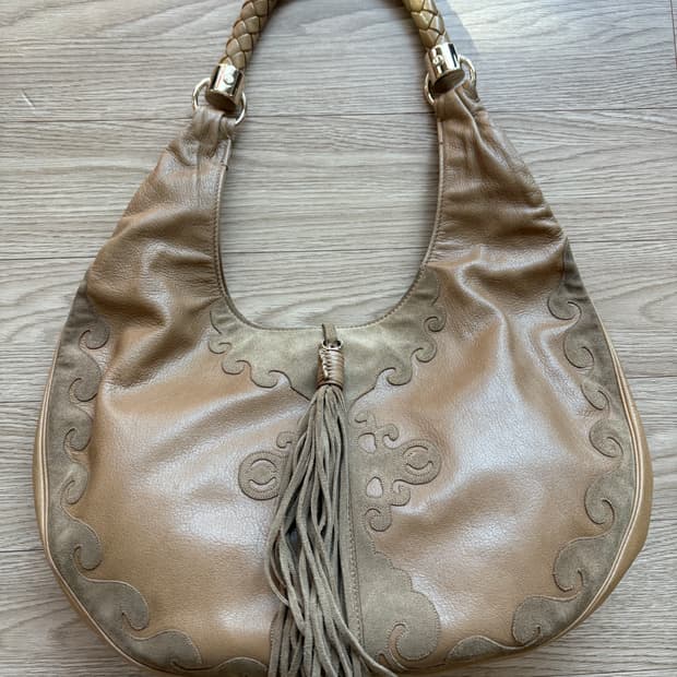 입생로랑 태슬 호보백 