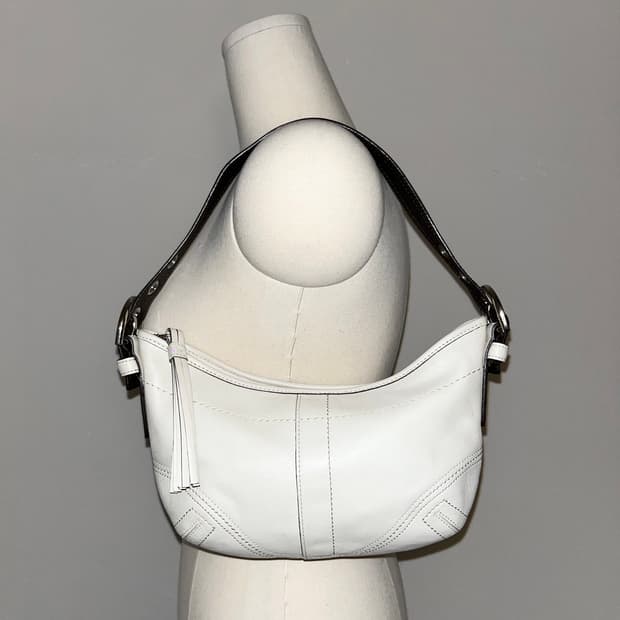 📦 Old Coach mini all white Shoulder Bag