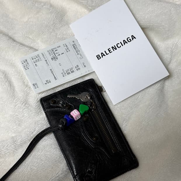 발렌시아가 르 시티 롱 레더 카드 홀더 블랙