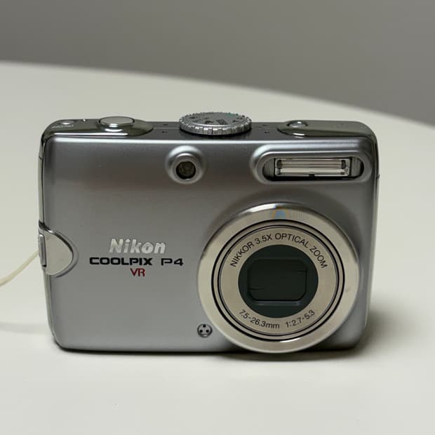 니콘 쿨픽스 P4