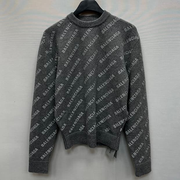 발렌시아가 미니 올 오버 로고 니트 (95) 