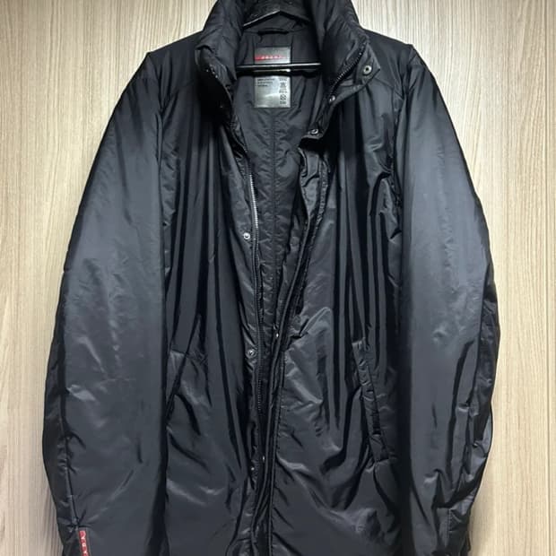 희귀매물) 프라다 스포츠 패딩자켓 블랙