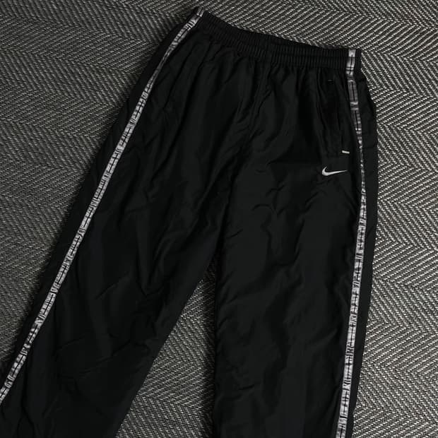 나이키 사이드 스우시 블랙 와이드 기모 트랙 팬츠y 3679