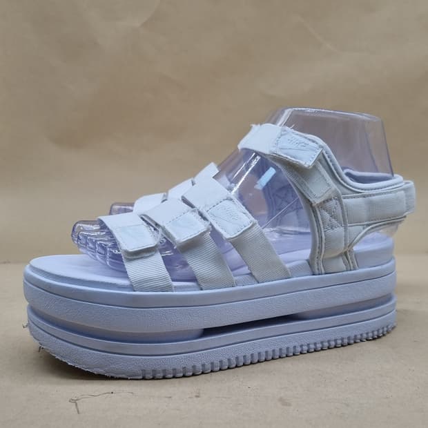 나이키 아이콘 통굽샌들 230