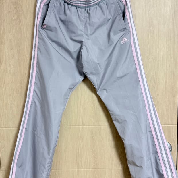 아디다스 연그레이&핑크 조합 츄바 (일본 m)