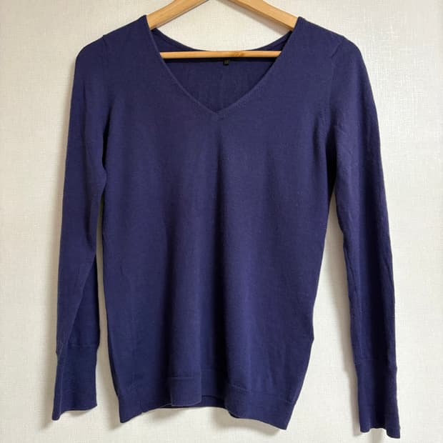 일본 캐미시어 100 브이넥 니트