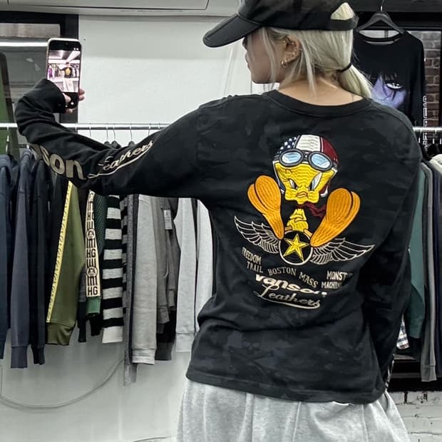 밴슨 레더 x 루니툰즈 카모 롱슬리브