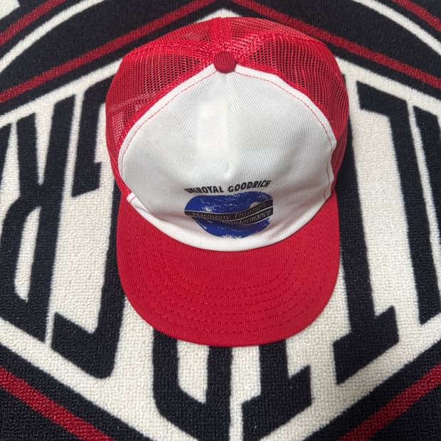 유니로얄 굿리치 하모니 쓰루 퍼포먼스 트러커 메쉬 트러거 햇 화이트 레드