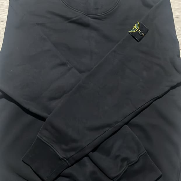 스톤아일랜드 블랙 맨투맨