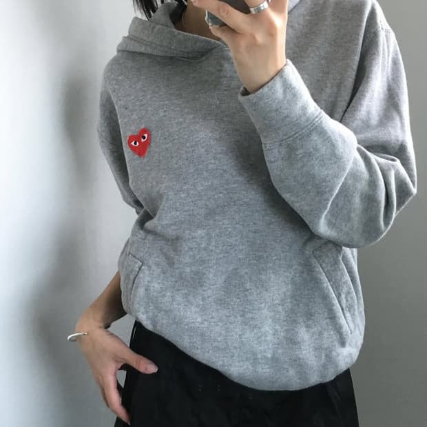 COMMEdeSGARCONS 꼼데가르송 레드와펜 그레이컬러 후드티