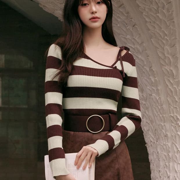 로라로라 장원영 컷아웃 리본 니트 팝니다!