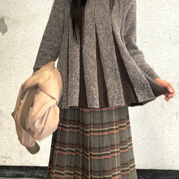 그레이 체크 플리츠 미디 스커트