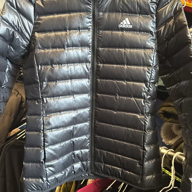 아디다스 경량 패딩