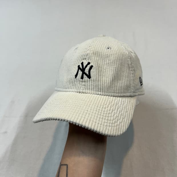 Free) 뉴에라 New Era NY 캡 모자 아이보리 코듀로이
