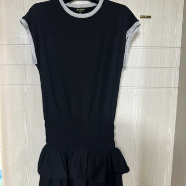 Juicy Couture 블랙 프릴 원피스 XS 