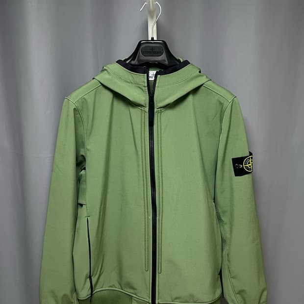 [정품] 신형, 새상품급 / 스톤아일랜드 소프트쉘 M