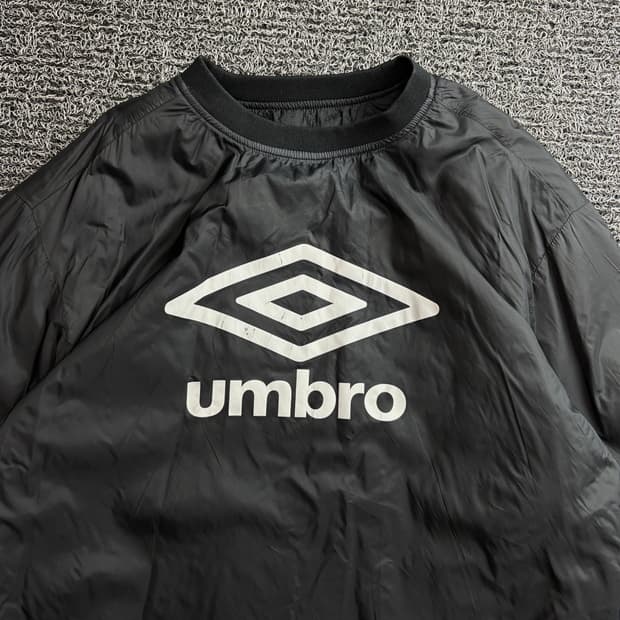 엄브로 나일론 에슬레틱 리버시블 웜업 블랙 3605