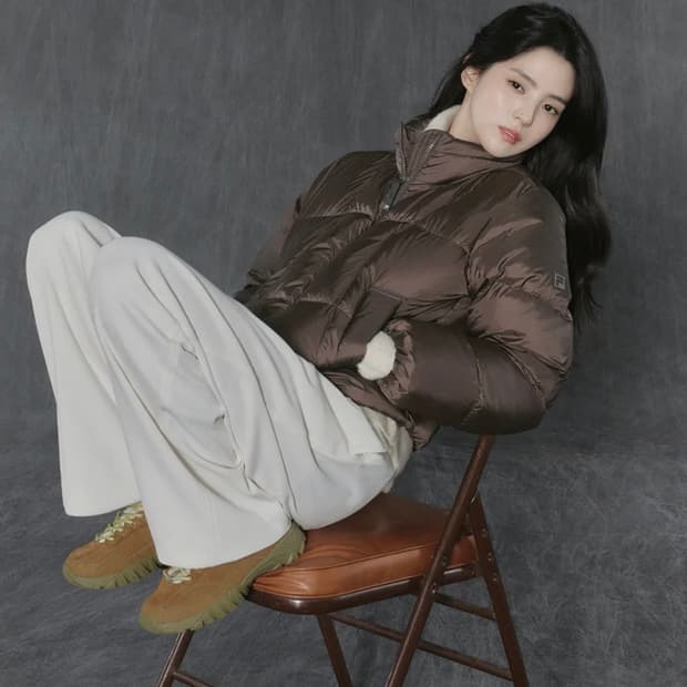 휠라 한소희패딩 플로우다운 초코 S사이즈 새상품