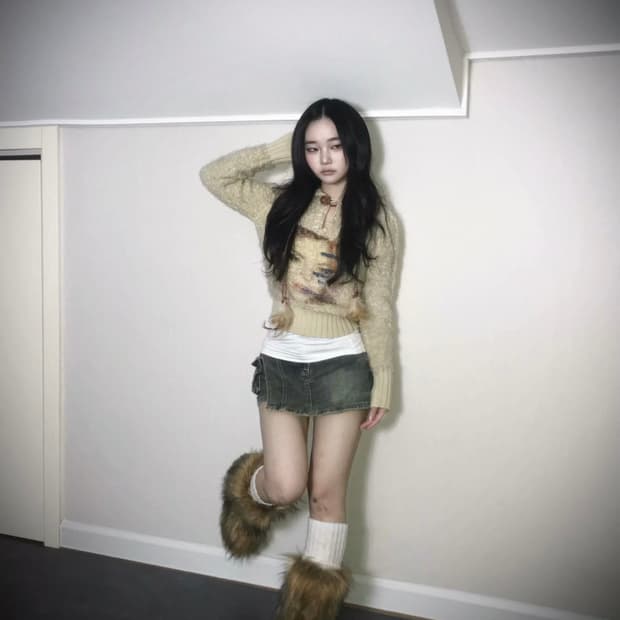 Bouclé Hood Knit with Face Graphic