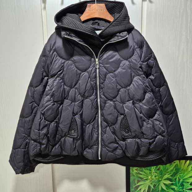 오리털100% 퀼팅 점퍼. 블랙