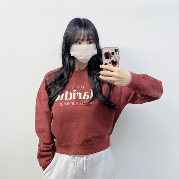 마리떼프랑소와저버 스펠 로고 크롭 맨투맨