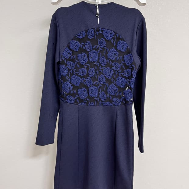 산드로 네이비색 장미 레이스 시스루 원피스 백오픈 연말