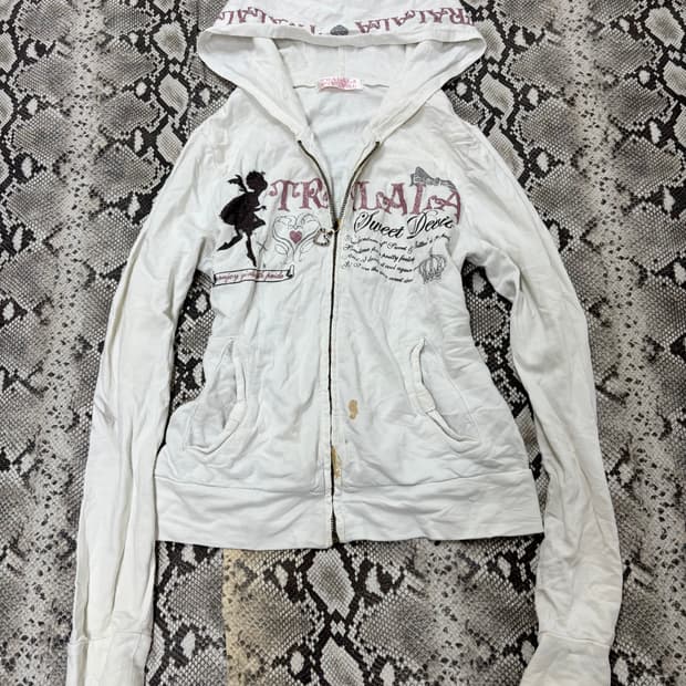 “Tralala” White Y2K Print Slim Fit Hoode