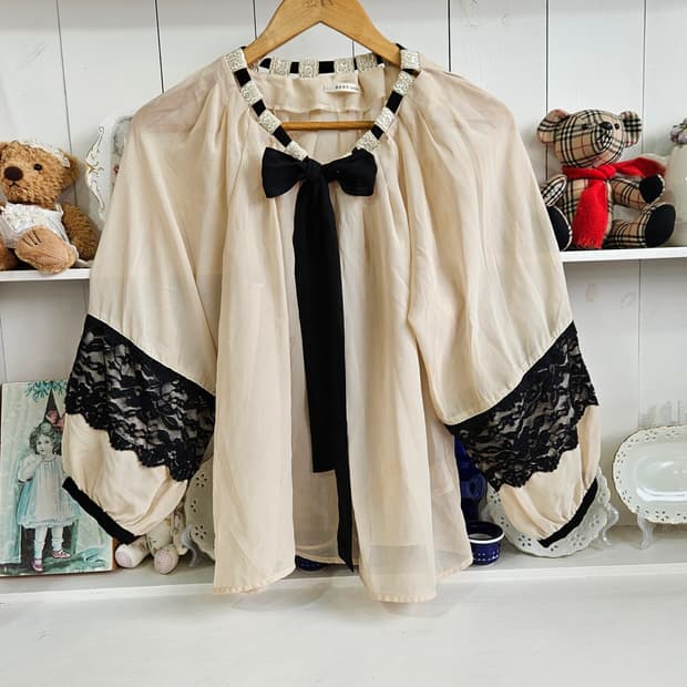 0328(Axes Femme)스트랩 리본 쉬폰 블라우스