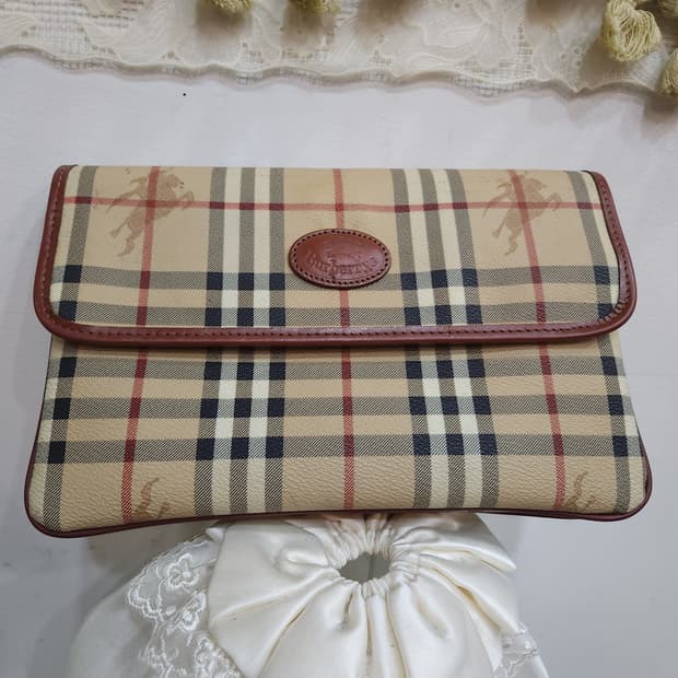 빈티지 버버리 노바체크 클러치
​
burberry