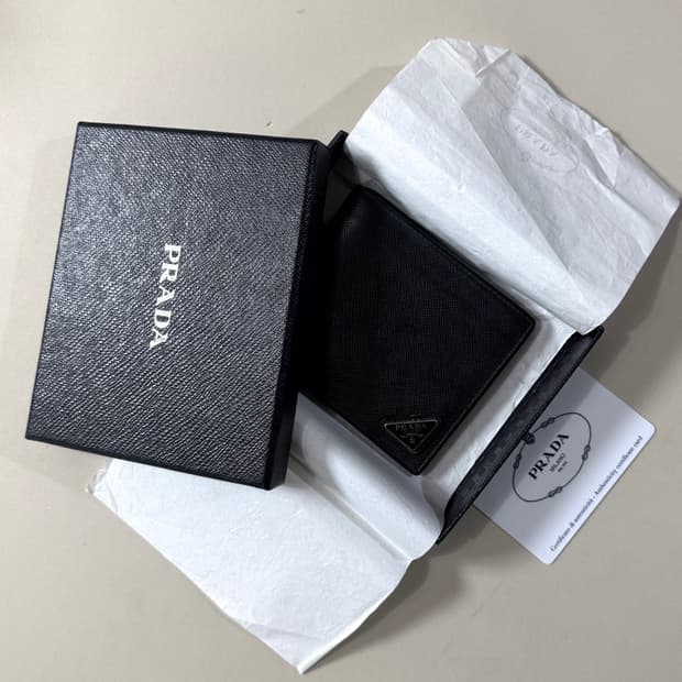 [OS/당일출고]프라다 사피아노 반지갑