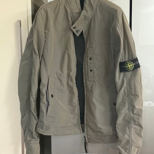 스톤아일랜드 마이크로렙스 바람막이 자켓