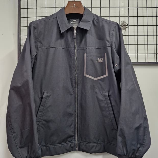 105XL 뉴발란스 스포츠 코치 자켓.