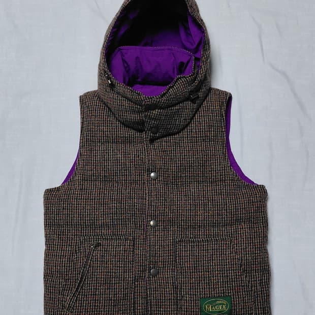 일본 브랜드 Audrey and John Wad의 리버서블 다운 조끼